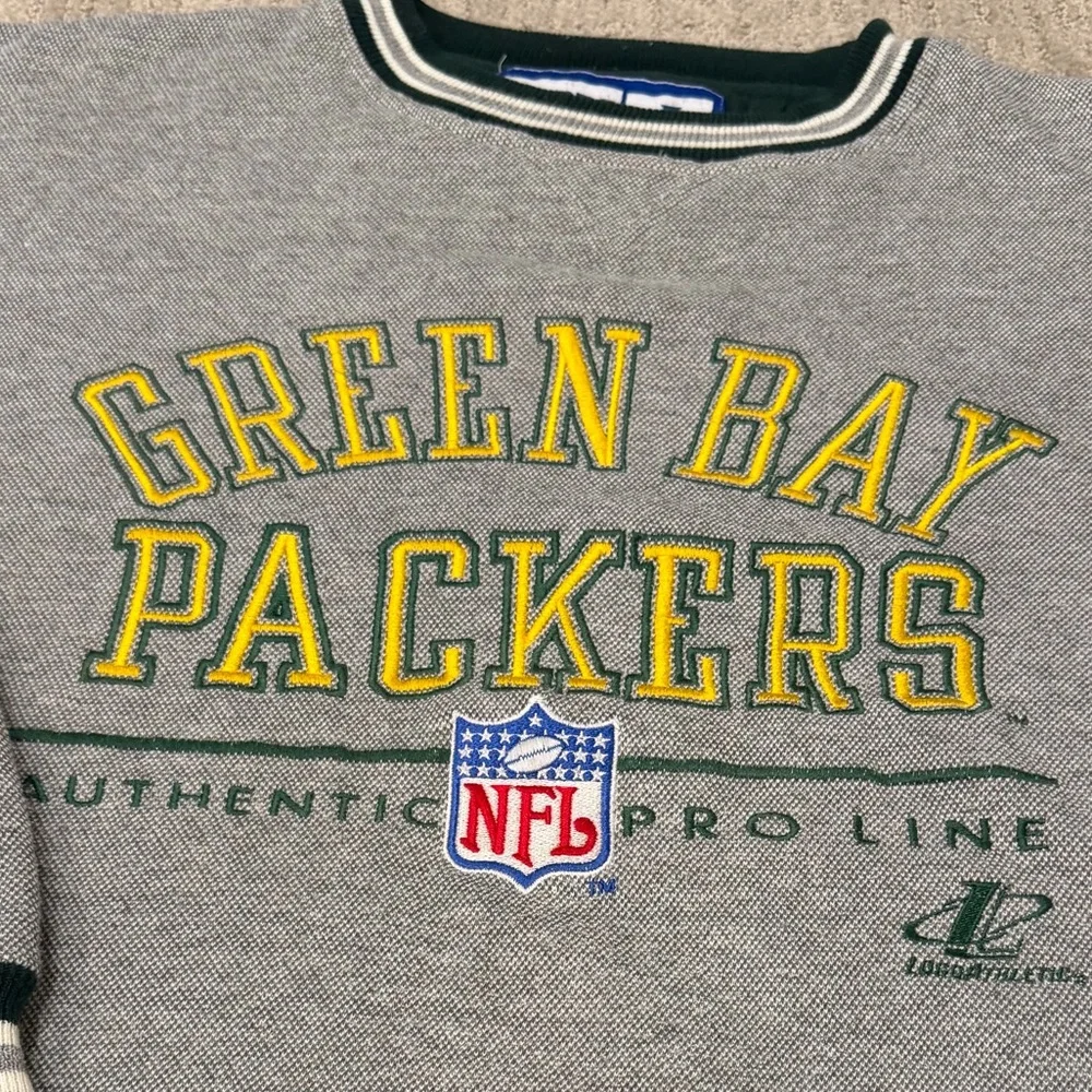 Vintage NFL Authentic Pro Line Logo
Athletic Green Bay Packers
Sweatshirt - Picture 2 of 6